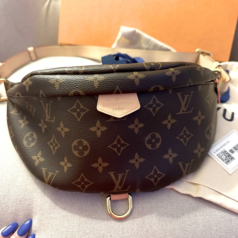 ✨Louis Vuitton monogram bumbag✨